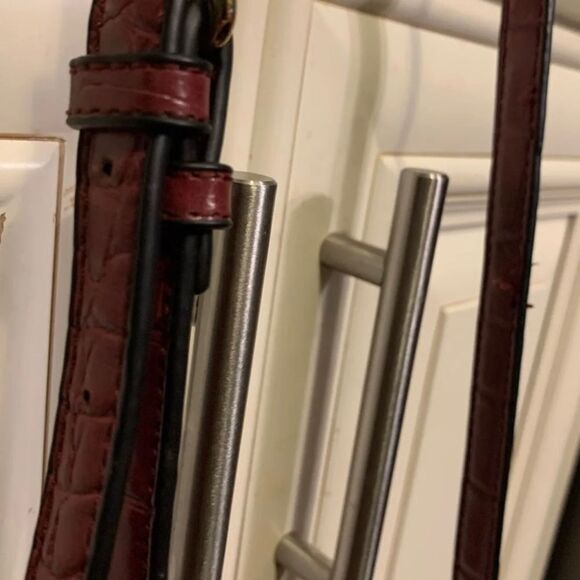 Forever 21 Faux Patent Leather Crossbody Box Burgundy & Gold Bag - Picture 4 of 6